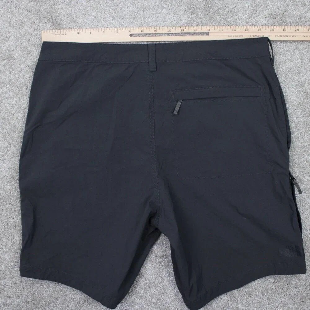 The North Face Flat Front 2 Shorts Men 36 Black Cargo Nylon Stretch w/ 9